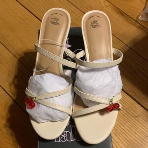 wild fable Cream Strappy Slide Sandals with Red Cherry Charms size 9.5 new